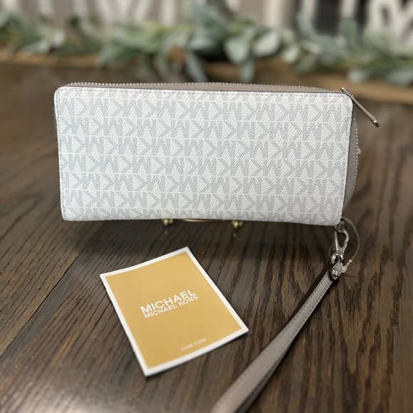 Michael Kors NEW leather jet set large zip around wallet/wristlet - Picture 6 of 10